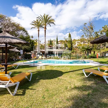 Chic Garden Flat 5min From Apartamento