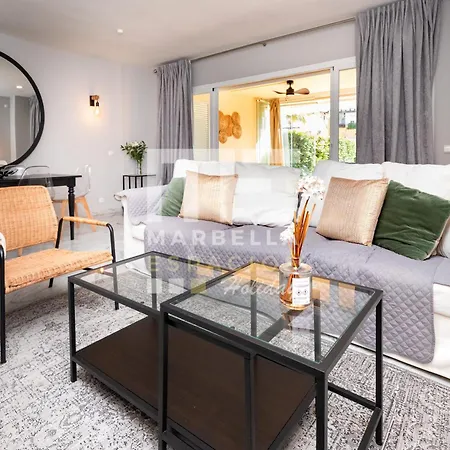 Chic Garden Flat 5min From Apartment