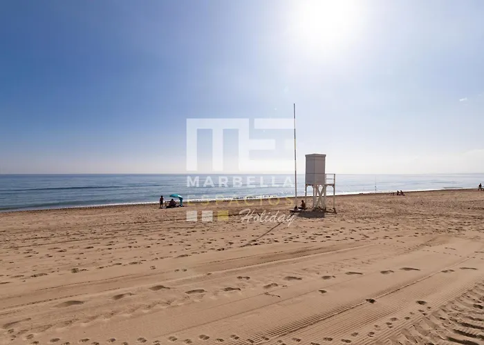 Chic Garden Flat 5min From Apartment Marbella