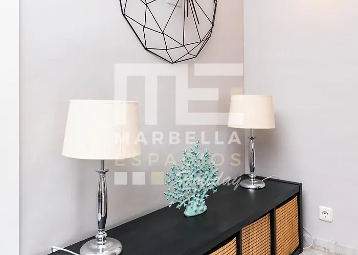Apartment Chic Garden Flat 5min From Marbella