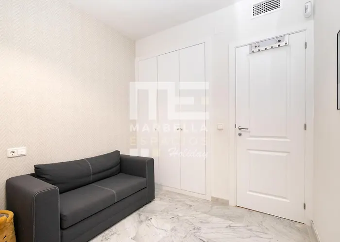 Chic Garden Flat 5min From Apartment Marbella