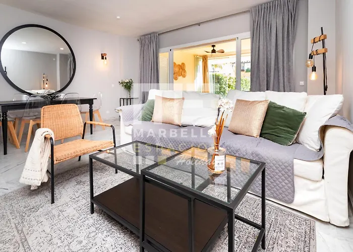 Chic Garden Flat 5min From Apartment
