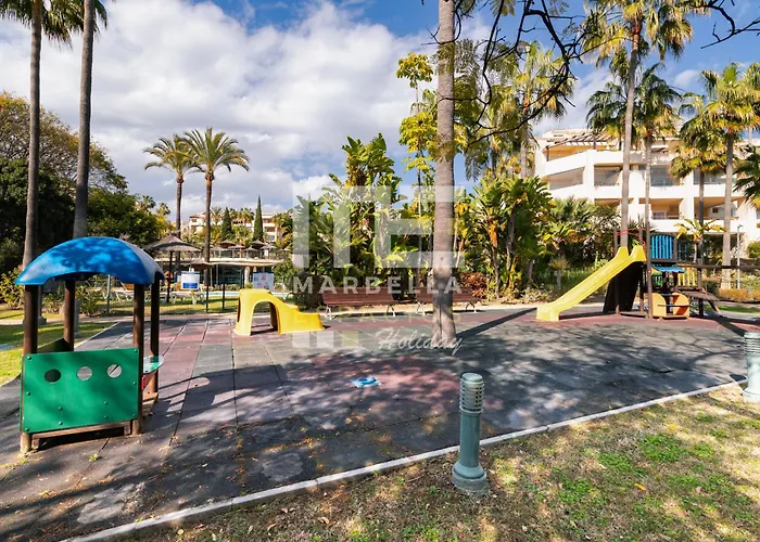 Chic Garden Flat 5min From Apartment Marbella